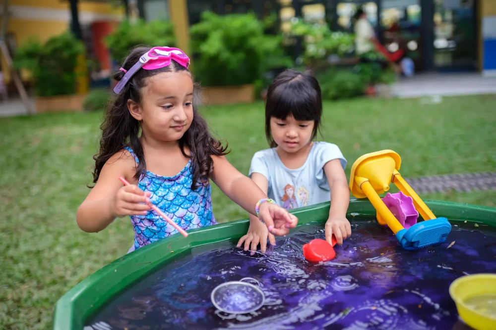 Kỹ Năng Sống Cho Trẻ Mầm Non: 7 Bí Quyết Từ UNIS Hà Nội