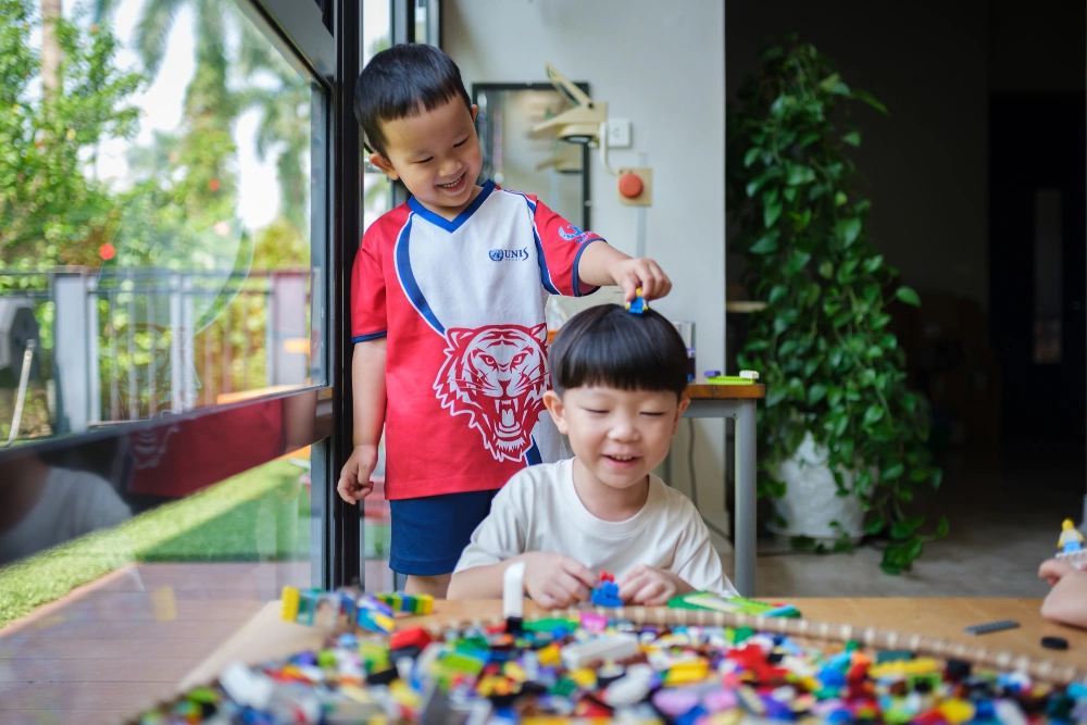 Kiến trúc sư nhí với Khối lắp ráp 