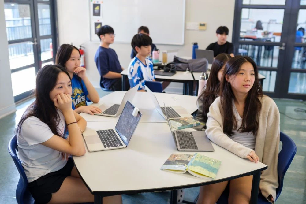 Duy Trì Giao Tiếp Bằng Mắt Vừa Đủ